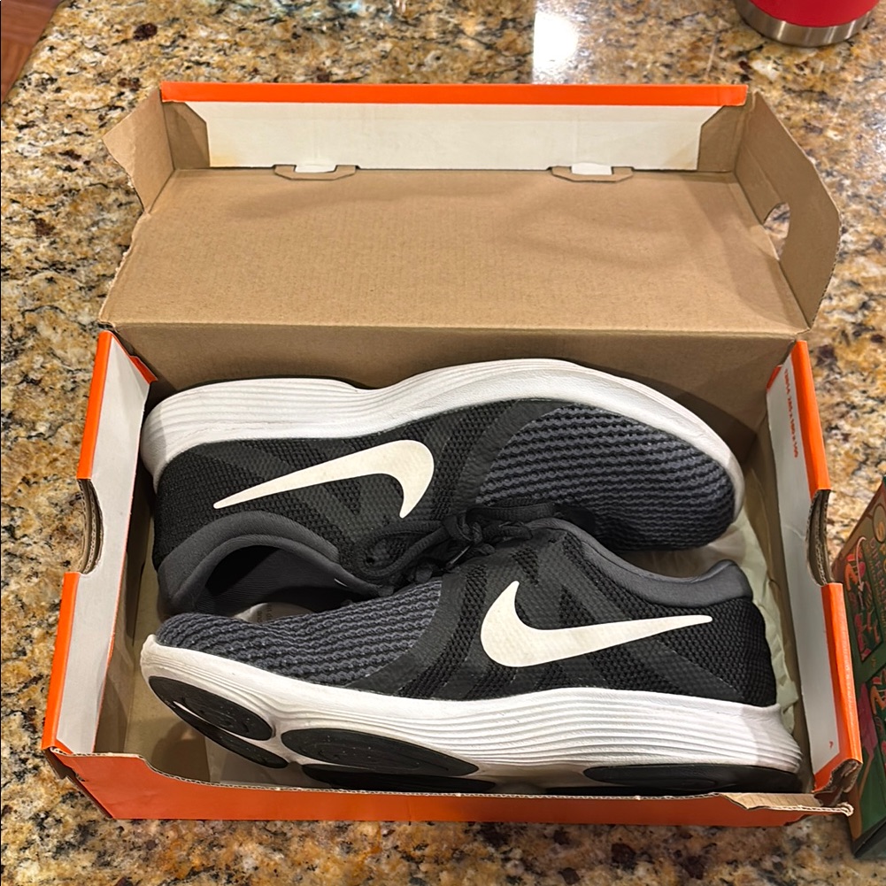 Womens Nike Revolution 4s Sneakers